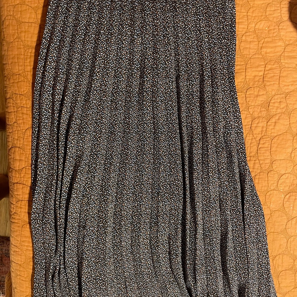 J. Crew- NWT- Black High-Waisted Skirt + Cami Set
🖤❤️🧡🤍💛🤎🖤❤️🧡💛🤍🤎 - Picture 5 of 13
